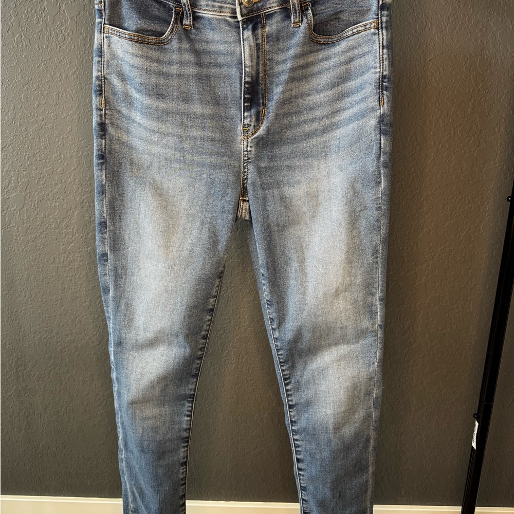 American Eagle Outfitters Light Blue Skinny Jeans